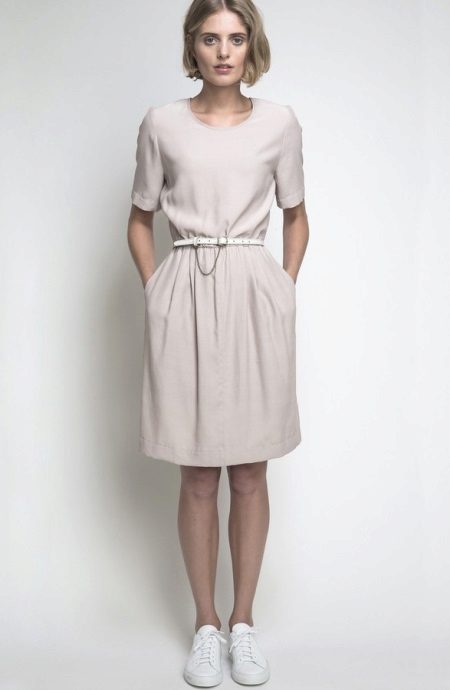 Mid-length white viscose dress