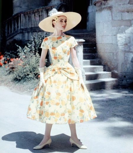 Audrey Hepburn spalvota suknelė