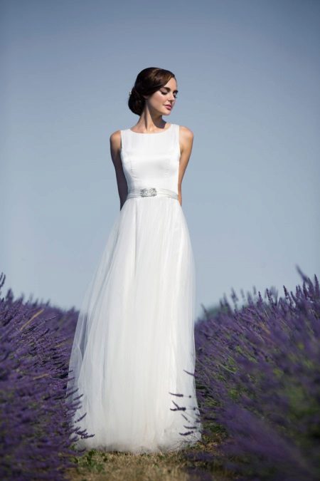 Audrey Hepburn grindų ilgio vestuvinė suknelė