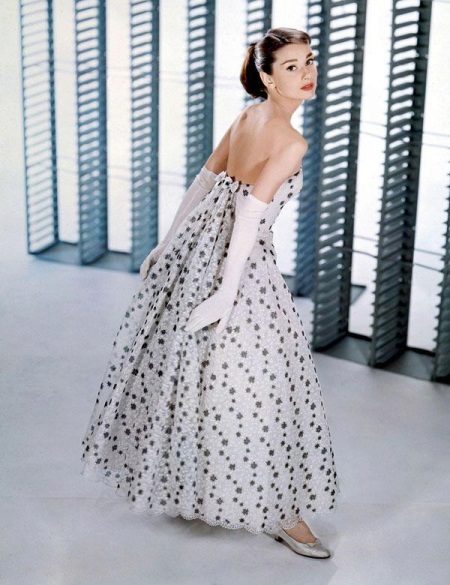 Audrey Hepburn A vonalú ruha