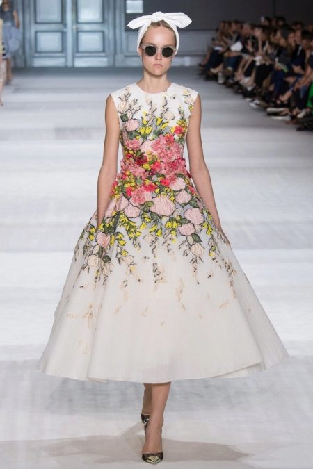 Φόρεμα floral στυλ