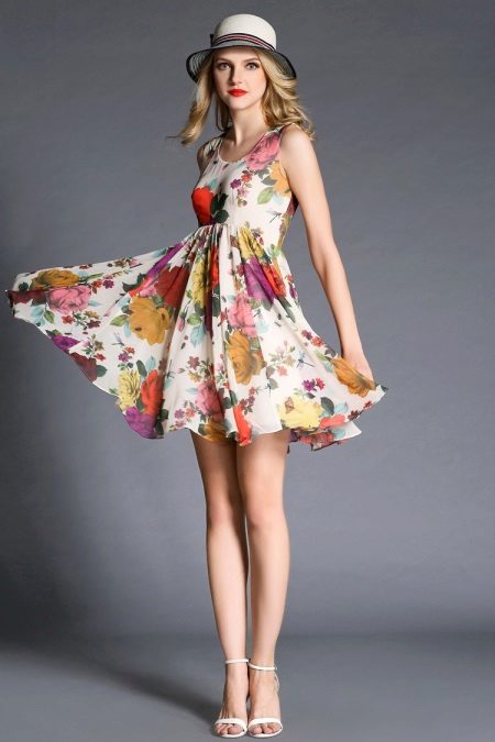 Флорална рокля с висока талия