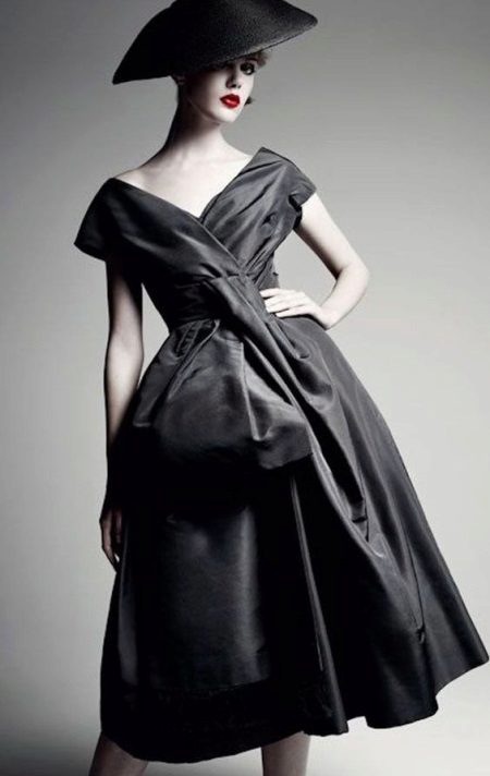 Черна рокля в нов стил лък