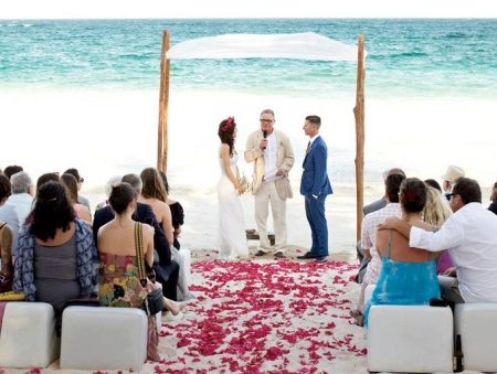 Vestido de noiva leve para uma cerimônia de praia