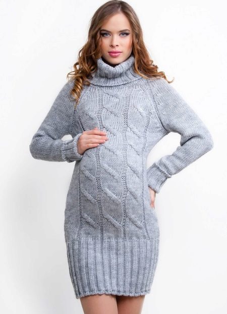 Motinystės megztinio suknelė