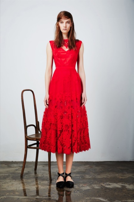 Облечена рокля червена