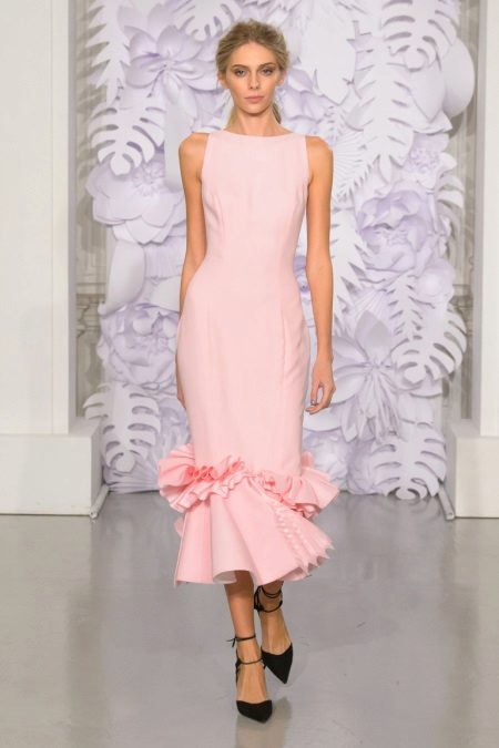 Оборудвано розово рокля