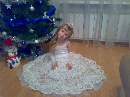 Elegant crocheted dress for girls