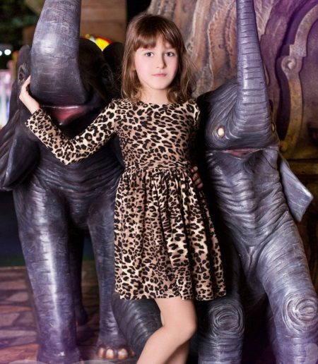 Elegante vestido para niña con estampado de leopardo