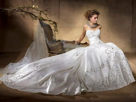 elegantní svatební brokátové šaty