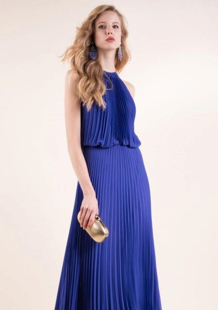 Dekoration til en blå kjole