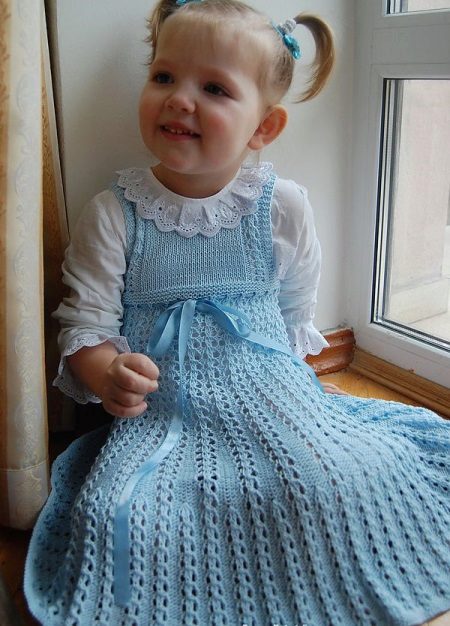 Ljetna pletena haljina za djevojčicu