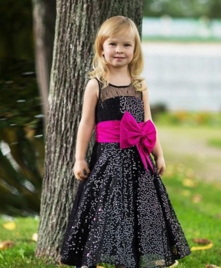 Vestido de formatura no jardim de infância preto