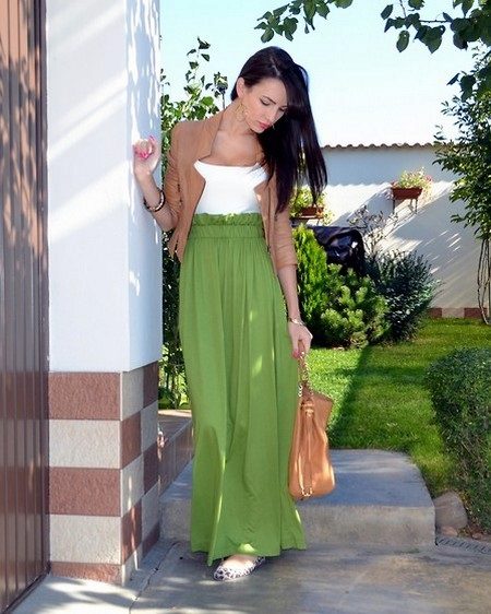 Dlouhá zelená sukně s půl sluncem v kombinaci s bundou