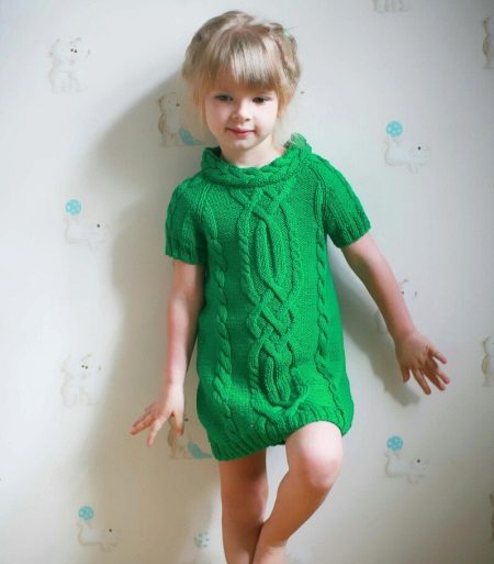 Strikket kjole-tunika til en pige på 5 år