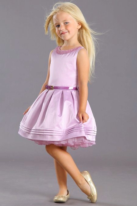 Елегантна великолепна рокля за момичето на 5 години