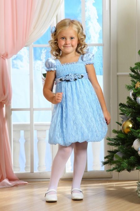 klänning för en flicka på 5 år i stil med baby-dollar