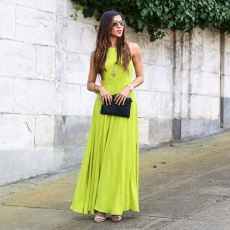 Kā valkāt gaiši zaļu kleitu