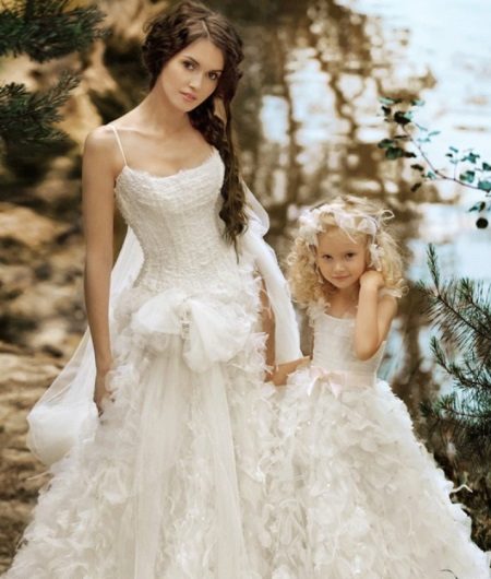 Gaun pengantin perkahwinan elegan untuk seorang gadis